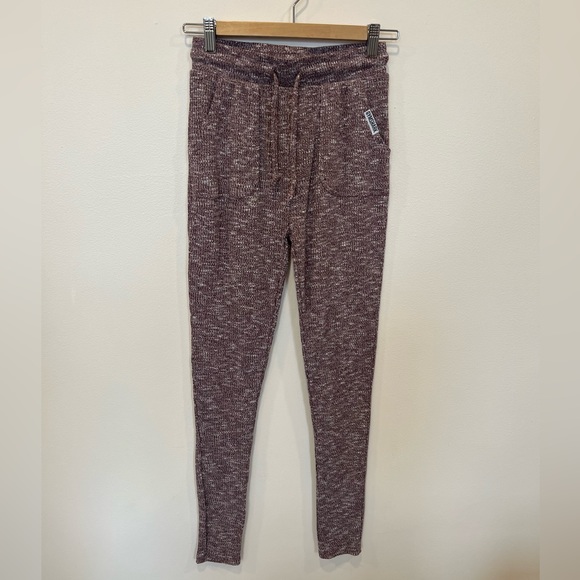 Gymshark Pants - Gymshark Women’s Burgundy Jogger Pants in Like New Condition